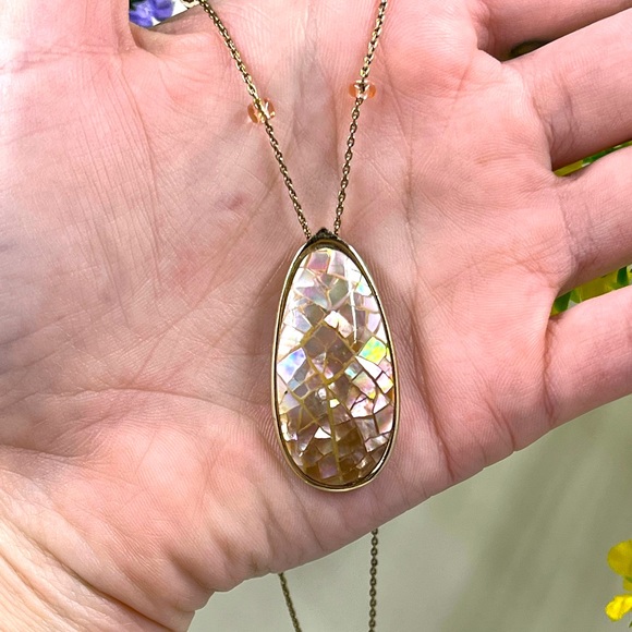 Liz Claiborne Signed NWT Mother of Pearl Necklace and Stud Set - Picture 3 of 7